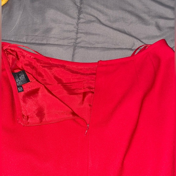 Red skirt - Picture 3 of 5